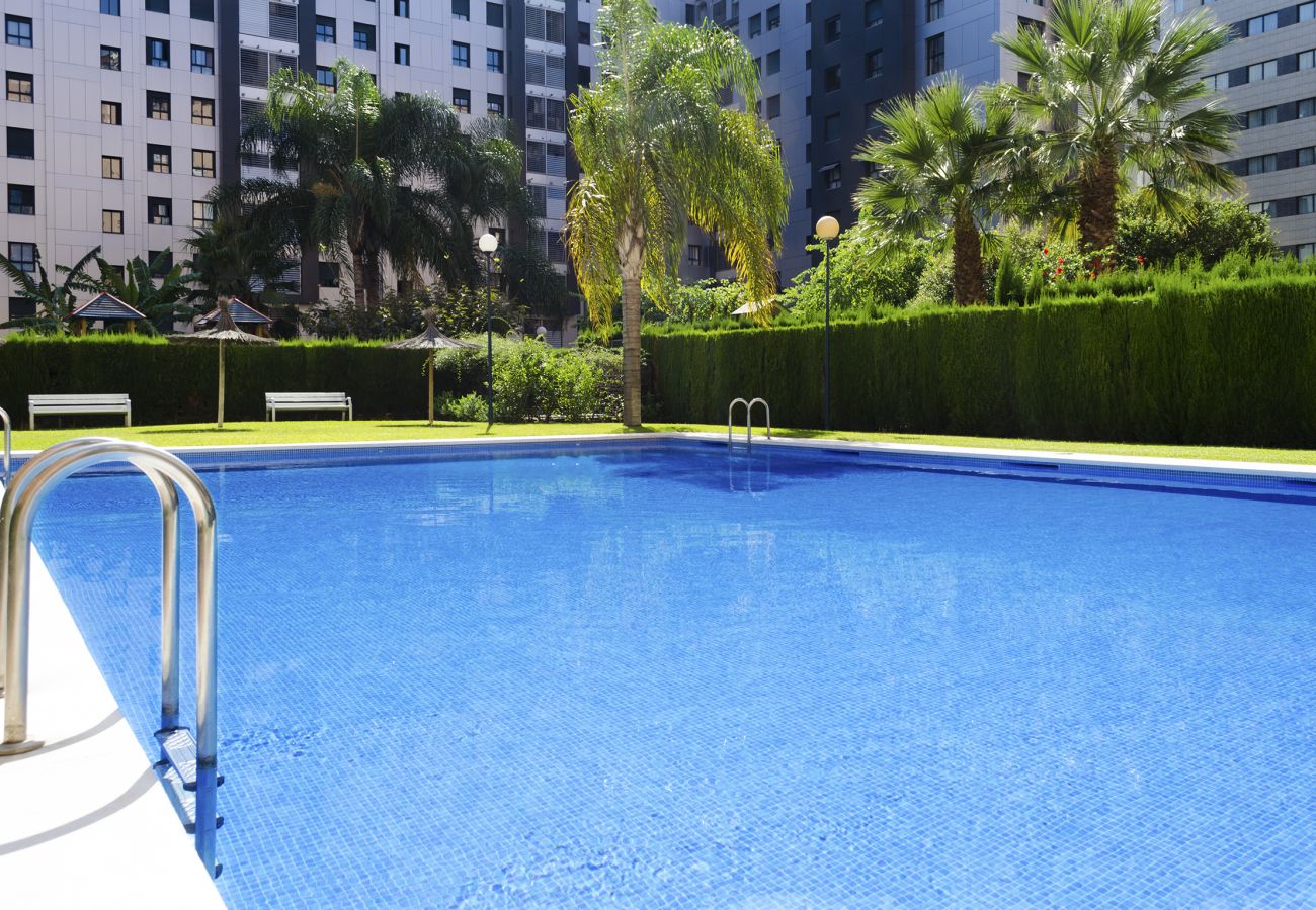 apartamento con piscina en la ciudad de las artes y las ciencias de Valencia.